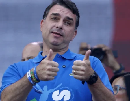 Campanha de Flávio aposta em OAB para reaver visitas a Bolsonaro, mas admite pessimismo com Moraes