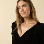 Mandy Moore mostra corpo real após três gestações: “Pele flácida e tudo”