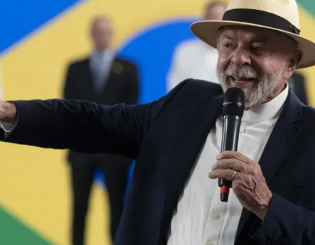 Lula desafia Rubio a montar comitê para Flávio: