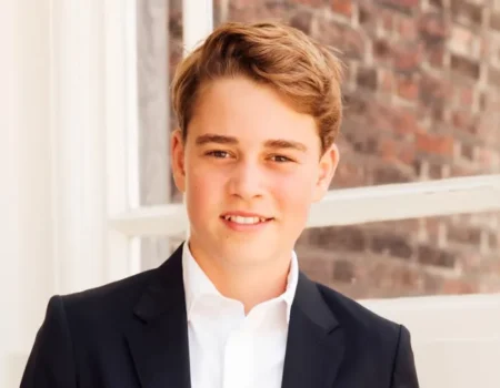 Príncipe George completa 13 anos e ganha novo retrato oficial