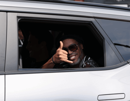 Aos 46 anos, Ronaldinho voltará aos gramados por clube italiano