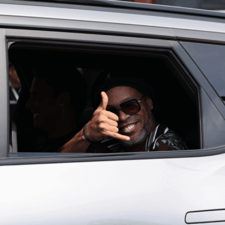 Aos 46 anos, Ronaldinho voltará aos gramados por clube italiano