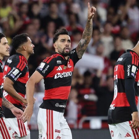 Flamengo vence Corinthians no Maracanã e retoma liderança do Brasileirão